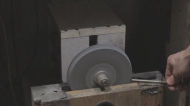 Selfmade döner zımpara makinesi işletilmektedir