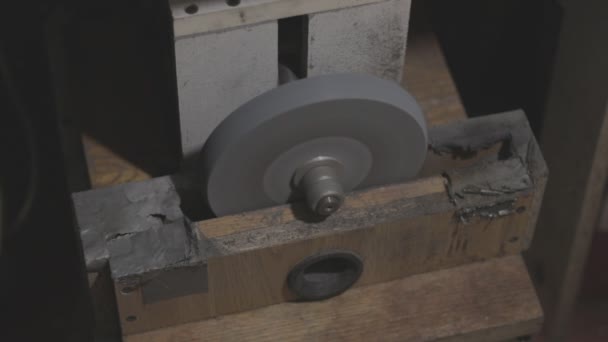 Selfmade döner zımpara makinesi işletilmektedir — Stok video