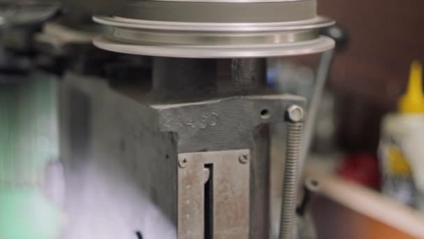 Panela Vertical Deriva Foco Uma Máquina Prensa Broca Soviética Trabalho — Vídeo de Stock