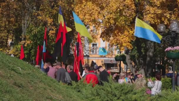 Kiev, Ukraine 14 oct 2019. Militants nationalistes, partisans de l'Ukraine protestent contre le Protocole de Minsk et la formule Steinmeier — Video