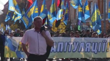 Kyiv, Ukrayna 14 Ekim 2019. Milliyetçi aktivistler, Ukrayna destekçileri Minsk Protokolü ve Steinmeier Formülünü protesto ediyorlar