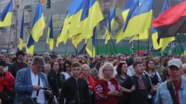 Kyiv, Ukrayna 14 Ekim 2019. Milliyetçi aktivistler, Ukrayna destekçileri Minsk Protokolü ve Steinmeier Formülünü protesto ediyorlar