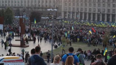 Kyiv, Ukrayna 14 Ekim 2019. Meydan. Minsk Protokolü ve Steinmeier Formülünü protesto eden kalabalığa göz yumuluyor
