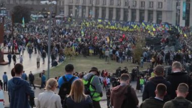 Kyiv, Ukrayna 14 Ekim 2019. Meydan. Minsk Protokolü ve Steinmeier Formülünü protesto eden kalabalığa göz yumuluyor