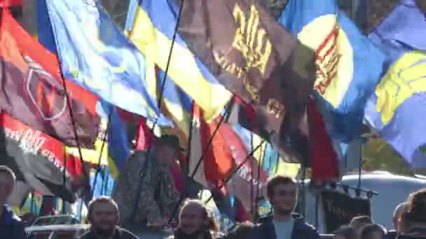 Kiev, Ukraine 14 oct 2019. Militants nationalistes, partisans de l'Ukraine protestent contre le Protocole de Minsk et la formule Steinmeier — Video
