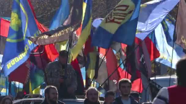 Kyiv, ukraine 14 okt 2019. nationalistische aktivisten, anhänger ukrainischer proteste gegen minsker protokoll und steinmeierformel — Stockvideo