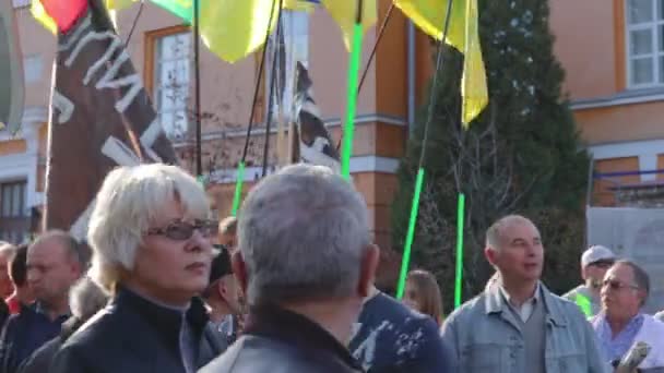 Kijów, Ukraina 14 paź 2019. Nacjonalistyczni aktywiści, zwolennicy ukraińskiego protestu przeciwko protokołowi mińskiemu i formule Steinmeiera — Wideo stockowe