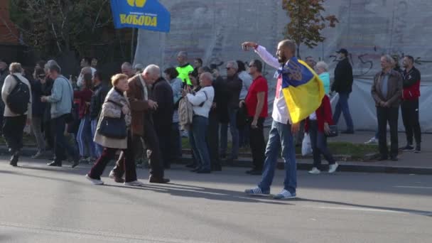 Kiev, Ucraina 14 ott 2019. Attivisti nazionalisti, sostenitori dell'Ucraina protestano sul Protocollo di Minsk e sulla Formula Steinmeier — Video Stock