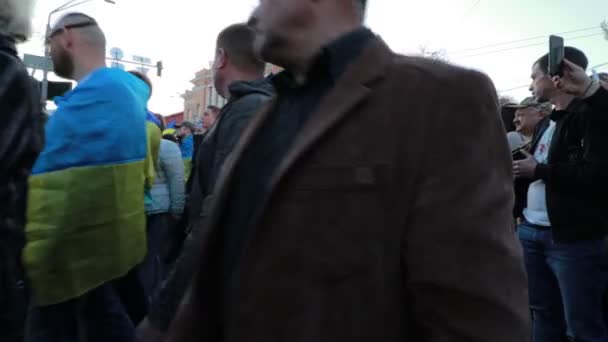 ウクライナ・キエフ2019年10月14日。民族主義活動家、ミンスク議定書とシュタインマイヤー式に対するウクライナの抗議の支持者 — ストック動画