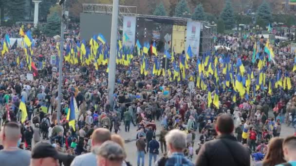 Kiev, Ukraine 14 oct 2019. Maidan. Point culminant négliger la foule protestant contre le protocole de Minsk et la formule Steinmeier — Video