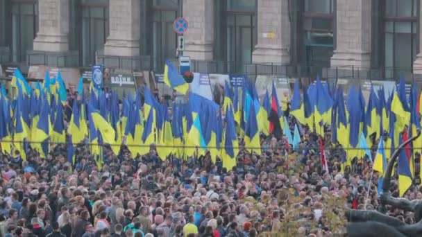 Kiev, Ucrania 14 oct 2019. Maidan. Alto punto de vista sobre la multitud que protesta contra el Protocolo de Minsk y la Fórmula Steinmeier — Vídeos de Stock