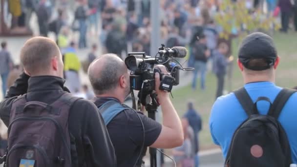 우크라 이나 Kyiv, 2019 년 10 월 14 일. 마이 단. 민스크 프로토콜 과 스테인 마이어 공식에 반대하는 시위 장면 촬영 — 비디오