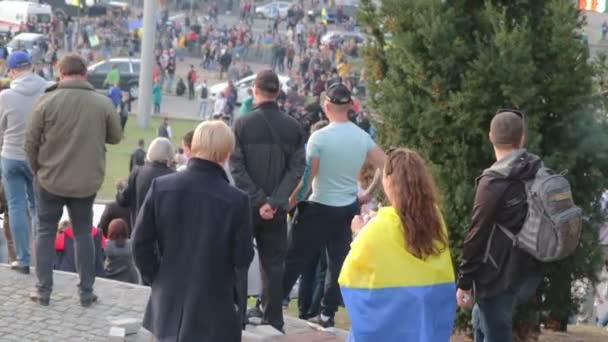 ウクライナ・キエフ2019年10月14日。メイダンミンスク議定書とスタインマイヤー式に抗議する群衆の高い点を見落とす — ストック動画