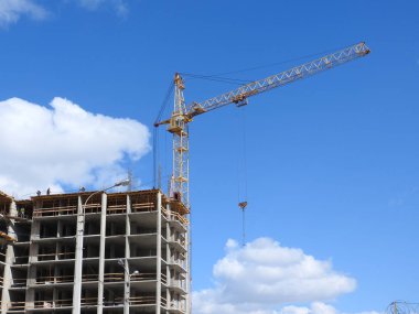 İnşaat site Vinçler, iş evi inşaatı.