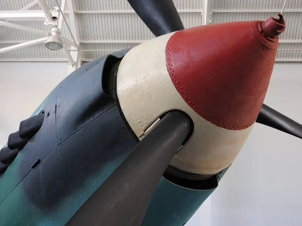 Close - up of old engine and propeller plane. — Stock Photo, Image