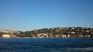 Istanbul 'un panoramik görünümü. Panorama cityscape ünlü turistik hedef boğaz boğaz kanal. Manzara İstanbul, Türkiye, Avrupa ve Asya seyahat