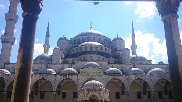 Kék mecset, minaret Sultanahmet Camii, Isztambul, Törökország. — Stock Fotó
