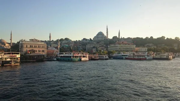 Mesquita de Ortakoy e ponte do Bósforo, Istambul, Turquia. — Fotografia de Stock