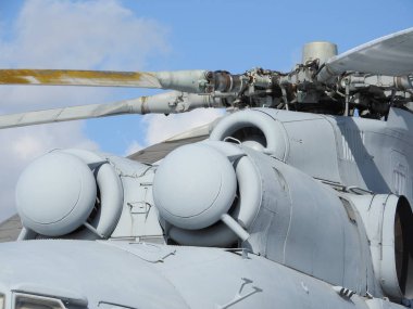 Askeri helikopter, pervaneleri, tesisat ve birimleri için av, yakın çekim.