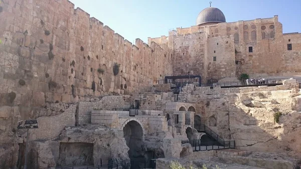 Jerusalén muralla de la fortaleza de la ciudad vieja en Israel — Foto de Stock