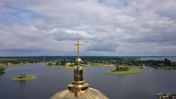 Nilo-Stolobensky kolostor. Nilo-Stolobensky kolostor található Tver region, lake Seliger, Oroszország — Stock Fotó