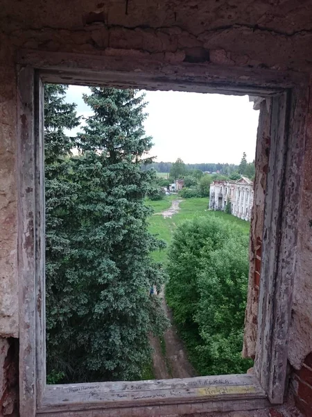 Verlaten en vernietigd door de tijd, Park ensemble en landgoed in Grebnevo, Moscow region, Rusland. — Stockfoto