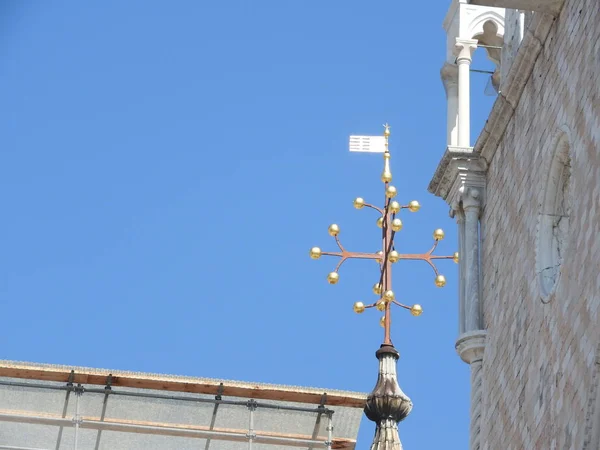 Place Saint Marc avec Campanile et Basilique Saint Marc. La place principale de la vieille ville. Venise, Vénétie Italie — Photo