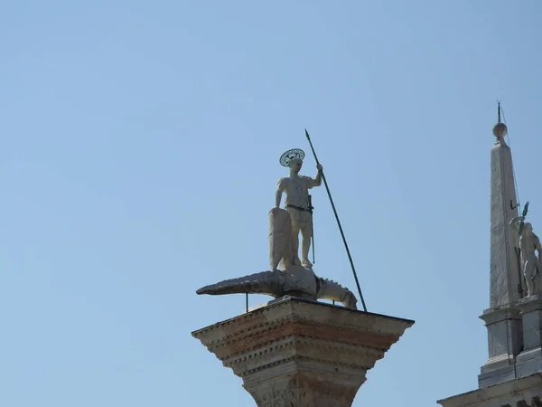Náměstí San Marco s bazilikou zvonice a San Marco. Na hlavním náměstí starého města. Benátky, Benátsko Itálie — Stock fotografie