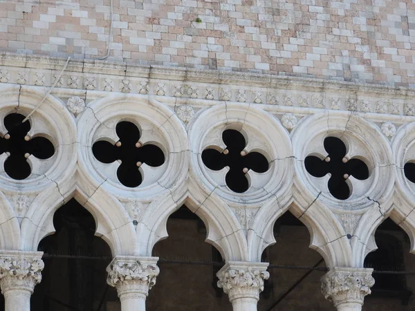Doge's Palace, Venice, Italy, and architectural elements — Stock Photo, Image