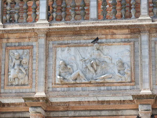 A Campanile és Márk bazilika San Marco tér. Az óváros főterétől. Velence, Veneto-Olaszország — Stock Fotó