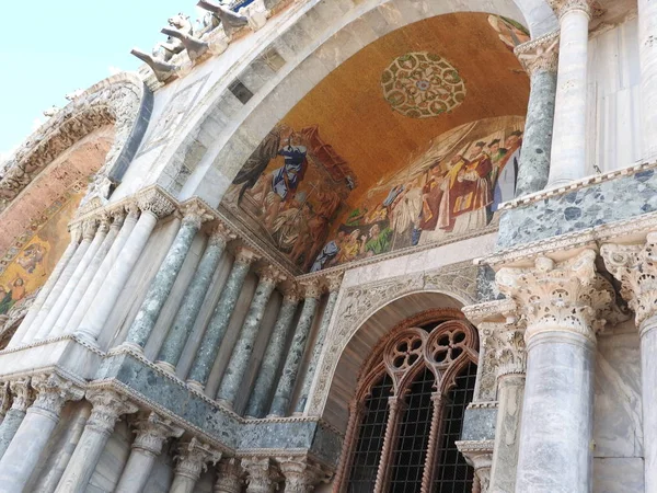 San Marco square with Campanile and San Marco's Basilica. The main square of the old town. Venice, Veneto Italy — Stock Photo, Image