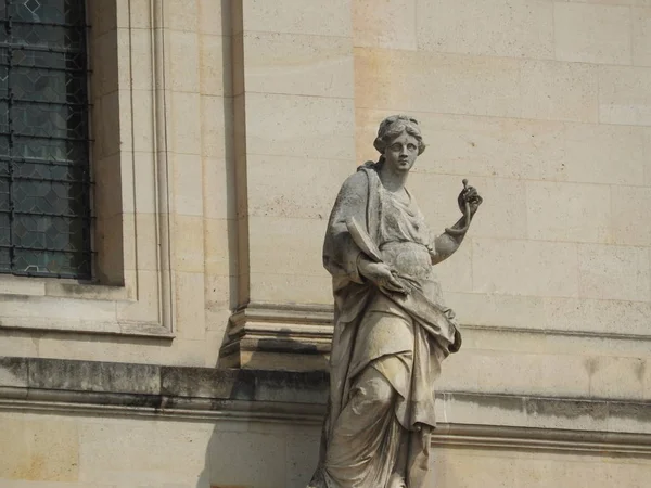 Cathédrale Saint-Louis et complexe muséal Les Invalides, Paris, France est le lieu de sépulture de nombreux héros de la guerre en France, voici aussi le tombeau de l'empereur Napoléon Bonaparte — Photo