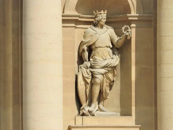 St. Louis Catedral e Museu complexo Les Invalides, Paris, França é o local de enterro de muitos heróis da guerra na França, também aqui é o túmulo do Imperador Napoleão Bonaparte — Fotografia de Stock