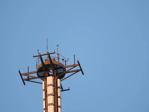 Eiffelturm in der Nähe der Struktur in Paris, Frankreich — Stockfoto