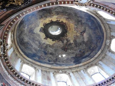 St. Peter Kilise Peterskirche, Viyana, Avusturya Barok Roma Katolik parish Kilisesi güzel iç. Roma'daki St Peter's Bazilikası'ndan esinlenerek, Bina 1733 tamamlandı.