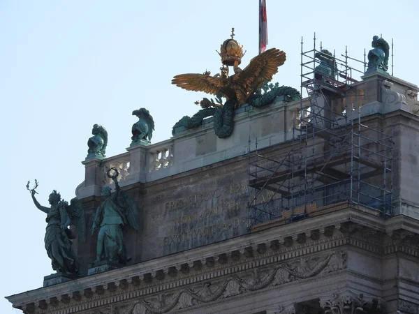 Arquitetura de pedra de fachadas de casa e monumentos, Viena, Áustria — Fotografia de Stock