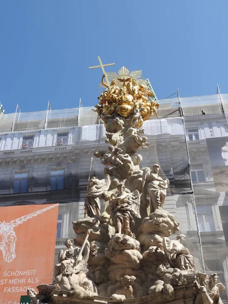 Columna de la Plaga Pestsaule es la columna de la Santísima Trinidad ubicada en la calle Graben en Viena, Austria . — Foto de Stock