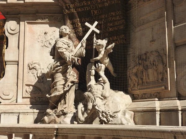 Plague Column Pestsaule is Holy Trinity column located on the Graben street in Vienna, Austria. — Stock Photo, Image