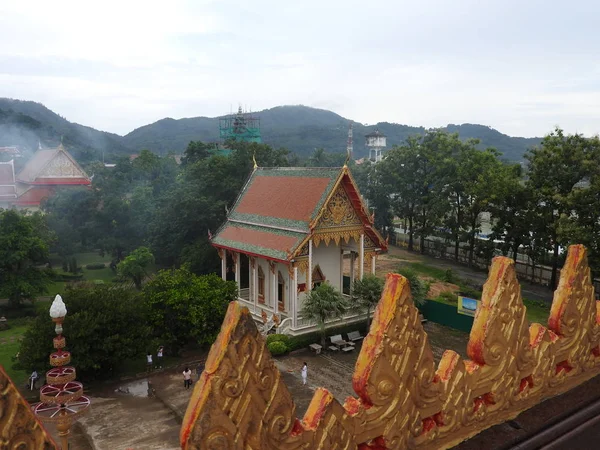 Temple and Buddha statues in Thailand, religion — Stock Photo, Image