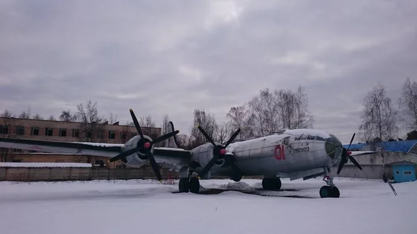 МОНИНО, Московская обл., РОССИЯ - 3 февраля 2018 года: Военные самолеты России в Музее "Монино" . — стоковое фото