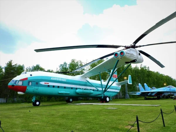莫尼诺, 莫斯科地区, 俄罗斯-04.08.2018: 俄罗斯的军用飞机在博物馆莫尼诺. — 图库照片