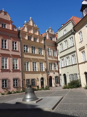 Royal castle, Varşova, Polonya'nın eski şehir eski townhouses. Gün görünümü.