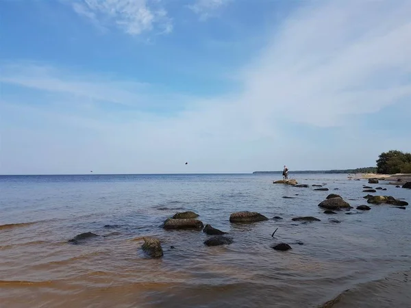 Plage au réservoir Rybinsk, région de Yaroslavl, Russie . — Photo