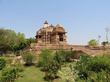 Batı Khajuraho tapınaklar, açık bir günde, Madhya Pradesh Hindistan Kama Sutra sahneleri ve erotik resimler için bilinen bir Unesco Dünya Mirası alanı grubudur.