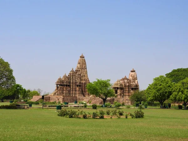 Kelompok kuil Barat, Khajuraho, pada hari yang cerah, Madhya Pradesh, India, Situs Warisan Dunia UNESCO — Stok Foto