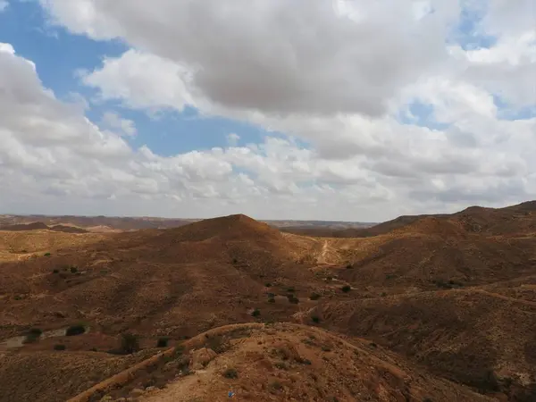 Ορεινό τμήμα της ερήμου Σαχάρα που περιβάλλει την πόλη των Ματμάτα, Τυνησία. — Φωτογραφία Αρχείου