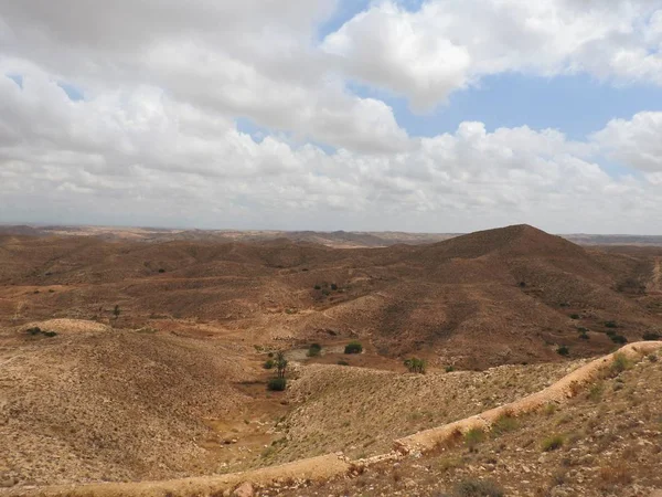 Bergiga delen av Sahara öknen som omger staden Matmata, Tunisien. — Stockfoto