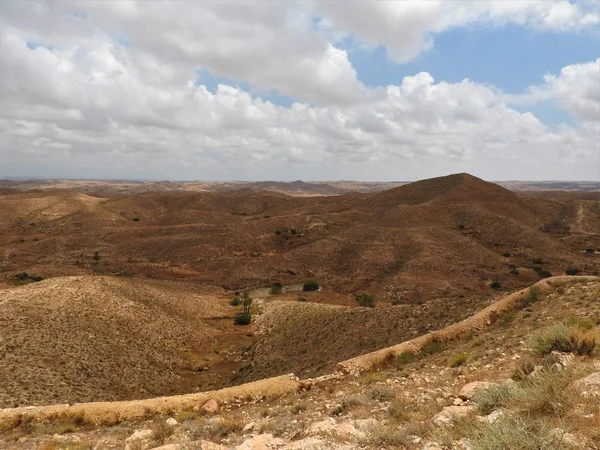 Güney Tunus, Kuzey Afrika 'da Matmata yakınında çöl manzara. — Stok fotoğraf