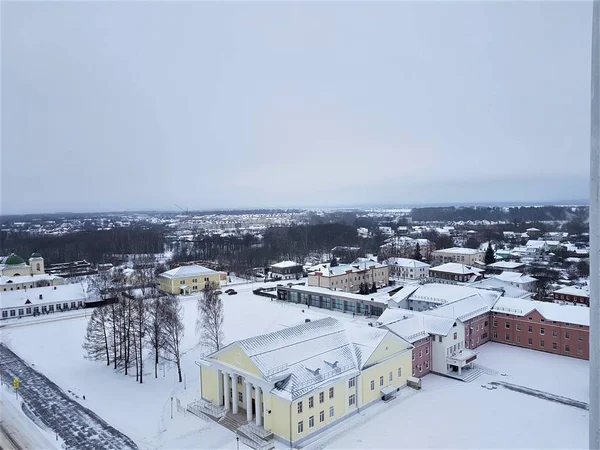 Panorama of Suzdal in winter. View of the bell tower of the rizopolozhensky monastery, part of the Golden Ring of Russia UNESCO object. Tourist destination. Ancient architecture. — Stock Photo, Image