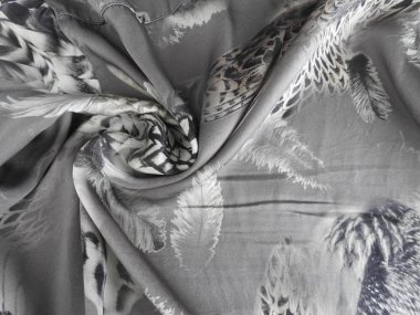 Gri tüylü, doku pürüzsüz saten ipek.